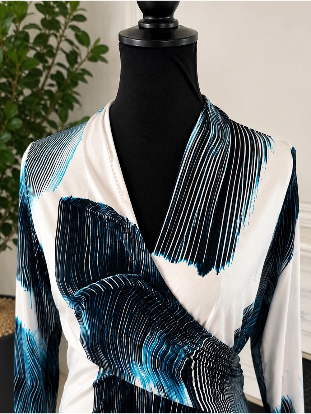 Dkny Designer Blue & White Wrap-Style V-Neck Blouse Elegant Office Luxe - Picture 8 of 14